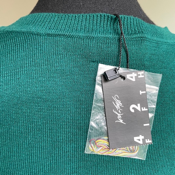 Tuk in Light Sweater Green with Tropical Pin Up Girl  Motif NWT - Picture 7 of 12